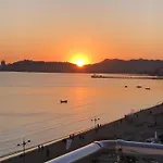 شقة Sun, Sea And Serenity - Beachfront With Sunset Views And Soothing Waves دراس
