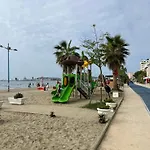 شقة Sun, Sea And Serenity - Beachfront With Sunset Views And Soothing Waves دراس