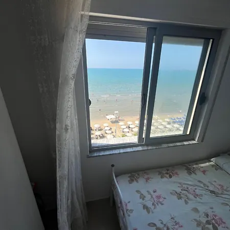 Sun, Sea And Serenity - Beachfront With Sunset Views And Soothing Waves شقة دراس