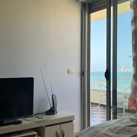 Sun, Sea And Serenity - Beachfront With Sunset Views And Soothing Waves *