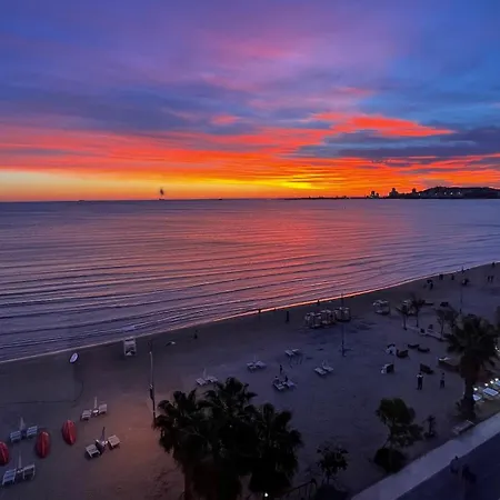 شقة Sun, Sea And Serenity - Beachfront With Sunset Views And Soothing Waves