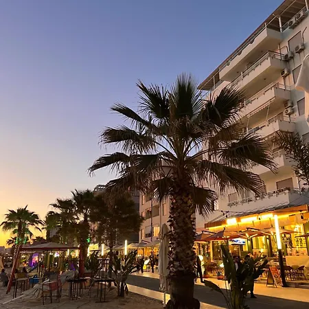 Sun, Sea And Serenity - Beachfront With Sunset Views And Soothing Waves