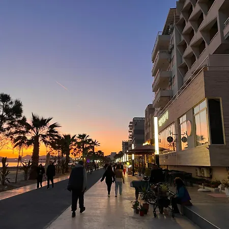 Sun, Sea And Serenity - Beachfront With Sunset Views And Soothing Waves *