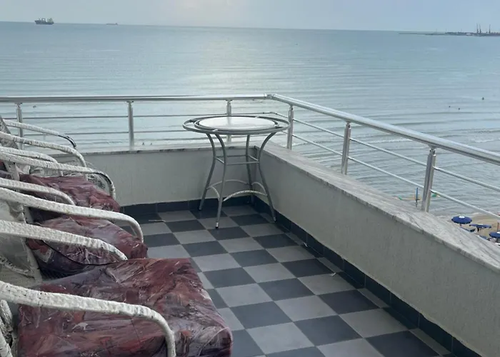 Apartment Sun, Sea And Serenity - Beachfront With Sunset Views And Soothing Waves