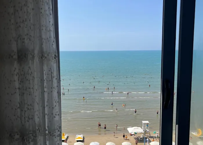 Sun, Sea And Serenity - Beachfront With Sunset Views And Soothing Waves Apartment
