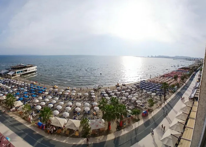 Apartment Sun, Sea And Serenity - Beachfront With Sunset Views And Soothing Waves *