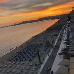 Sun, Sea And Serenity - Beachfront With Sunset Views And Soothing Waves Appartamento Durrës