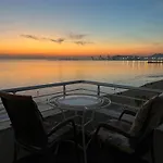 Appartamento Sun, Sea And Serenity - Beachfront With Sunset Views And Soothing Waves *