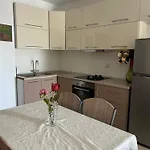 Sun, Sea And Serenity - Beachfront With Sunset Views And Soothing Waves Appartamento