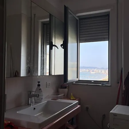 Sun, Sea And Serenity - Beachfront With Sunset Views And Soothing Waves דירה