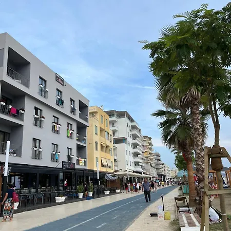 Sun, Sea And Serenity - Beachfront With Sunset Views And Soothing Waves דירה