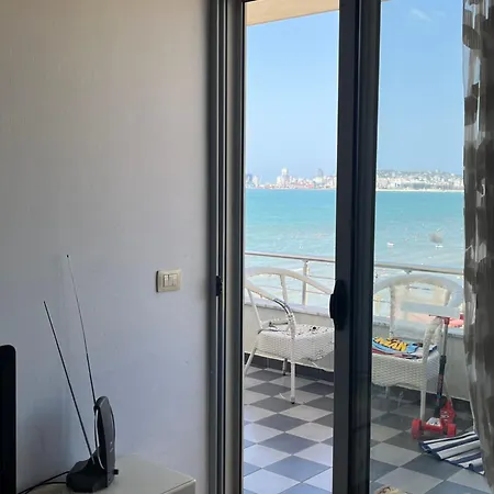 Sun, Sea And Serenity - Beachfront With Sunset Views And Soothing Waves Appartamento Durrës