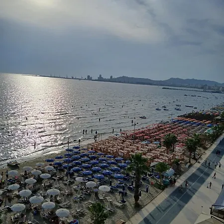 Sun, Sea And Serenity - Beachfront With Sunset Views And Soothing Waves Apartament