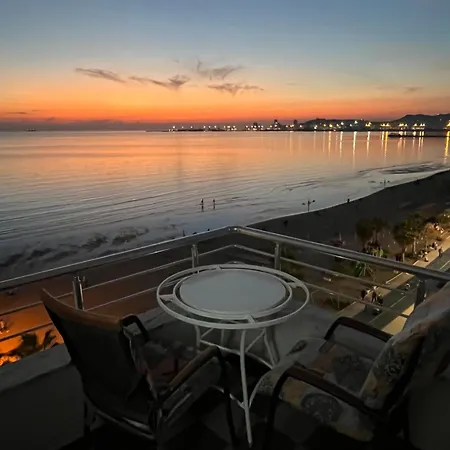 Sun, Sea And Serenity - Beachfront With Sunset Views And Soothing Waves *