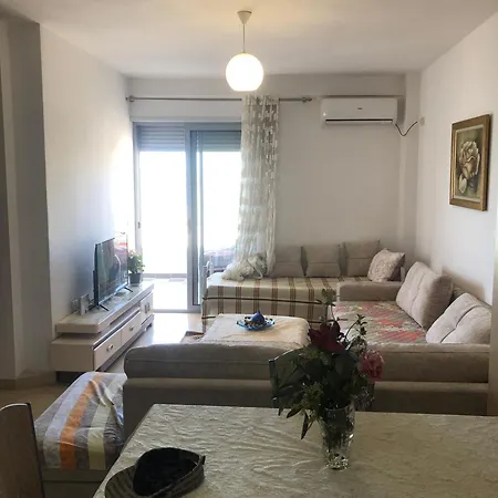 Sun, Sea And Serenity - Beachfront With Sunset Views And Soothing Waves Appartamento Durrës