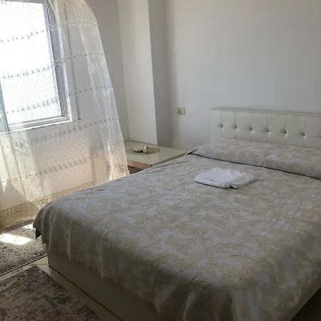 Sun, Sea And Serenity - Beachfront With Sunset Views And Soothing Waves Appartamento