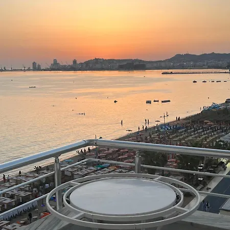 Sun, Sea And Serenity - Beachfront With Sunset Views And Soothing Waves
