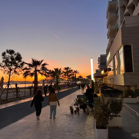 Sun, Sea And Serenity - Beachfront With Sunset Views And Soothing Waves *