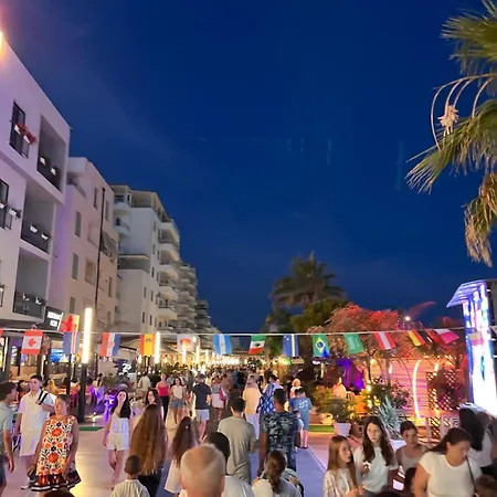 Sun, Sea And Serenity - Beachfront With Sunset Views And Soothing Waves דירה