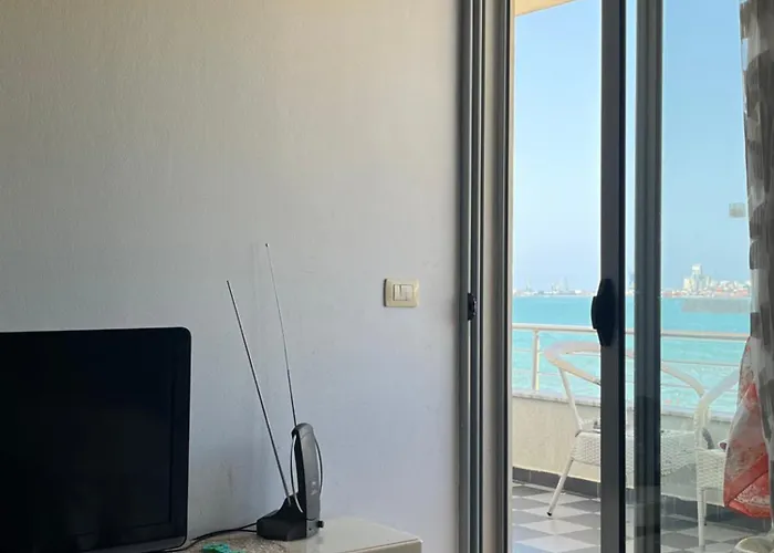 Sun, Sea And Serenity - Beachfront With Sunset Views And Soothing Waves *