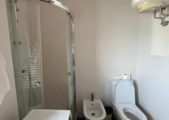 Sun, Sea And Serenity - Beachfront With Sunset Views And Soothing Waves Διαμέρισμα Δυρράχιο