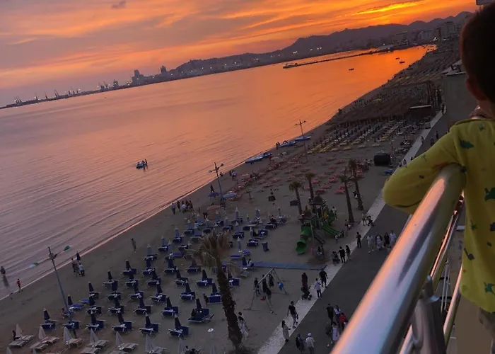 Sun, Sea And Serenity - Beachfront With Sunset Views And Soothing Waves Apartment *