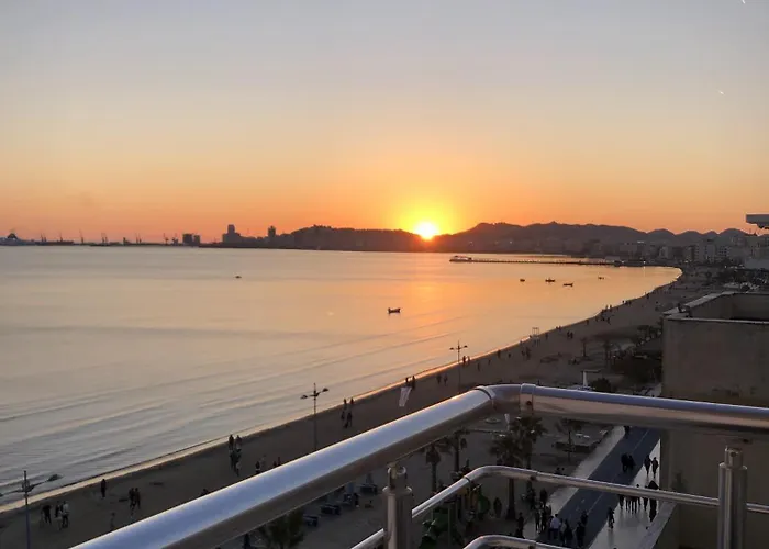 Sun, Sea And Serenity - Beachfront With Sunset Views And Soothing Waves *