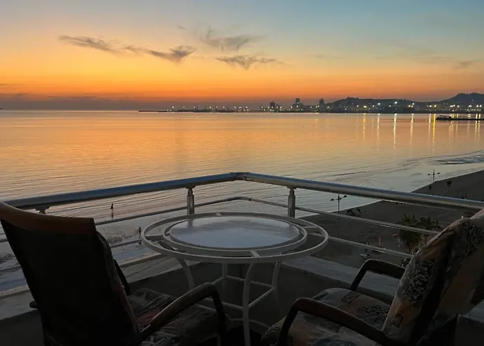 Διαμέρισμα Sun, Sea And Serenity - Beachfront With Sunset Views And Soothing Waves *