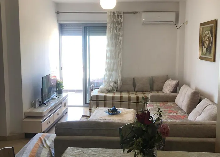 Sun, Sea And Serenity - Beachfront With Sunset Views And Soothing Waves Διαμέρισμα Δυρράχιο