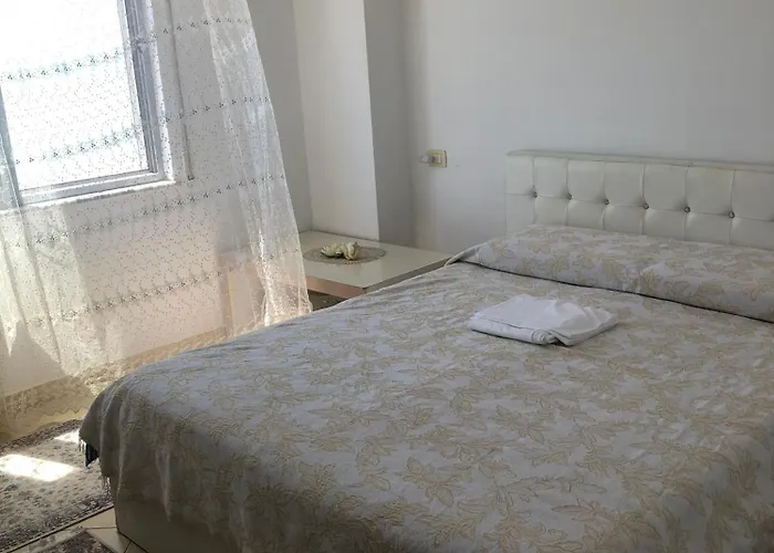 Sun, Sea And Serenity - Beachfront With Sunset Views And Soothing Waves Διαμέρισμα