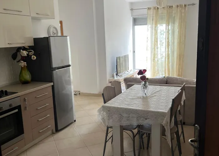 Sun, Sea And Serenity - Beachfront With Sunset Views And Soothing Waves Διαμέρισμα Δυρράχιο