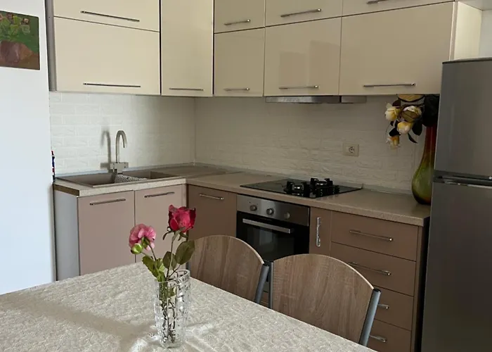 Sun, Sea And Serenity - Beachfront With Sunset Views And Soothing Waves Διαμέρισμα