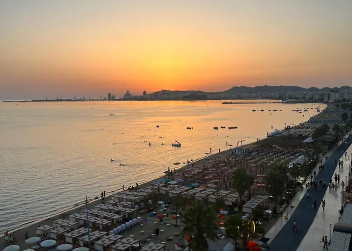 Sun, Sea And Serenity - Beachfront With Sunset Views And Soothing Waves