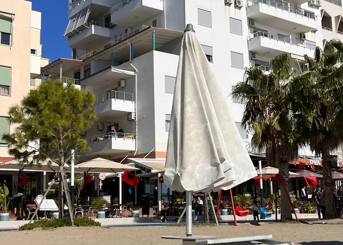 Sun, Sea And Serenity - Beachfront With Sunset Views And Soothing Waves Διαμέρισμα Δυρράχιο