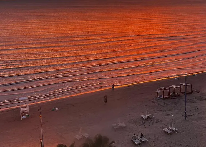 Sun, Sea And Serenity - Beachfront With Sunset Views And Soothing Waves